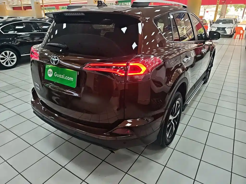 Toyota RAV4 2017 — фото 5