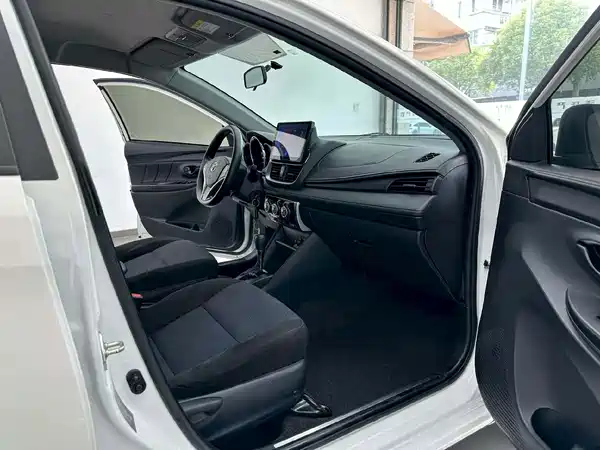 Toyota Yaris L 2022