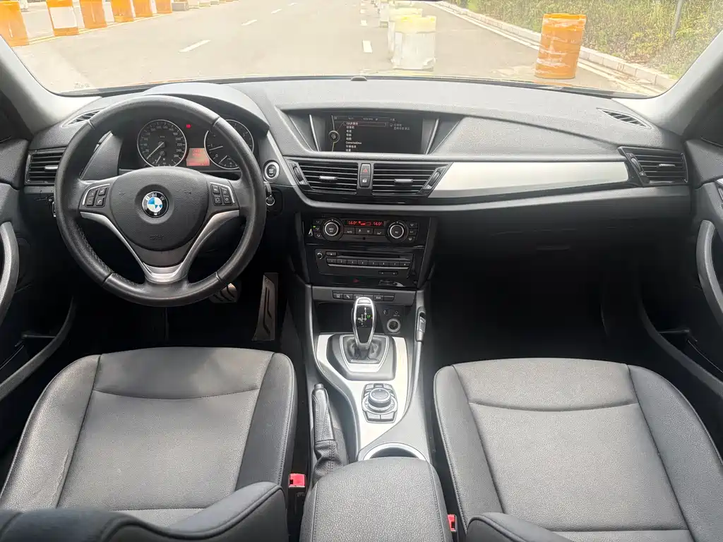 BMW X1 2015 — фото 12