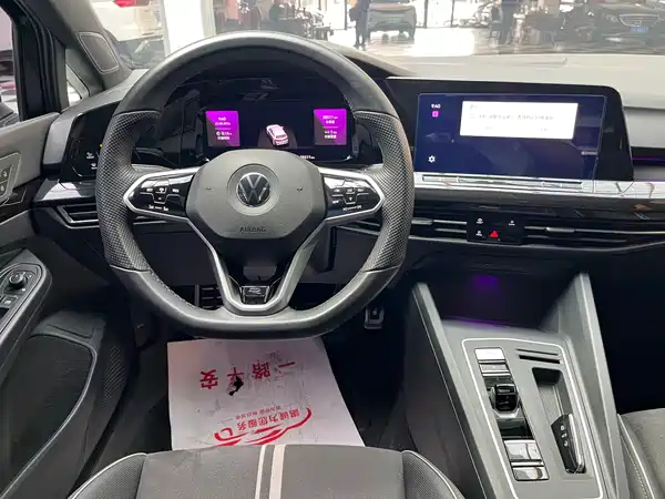 Volkswagen Golf 2022