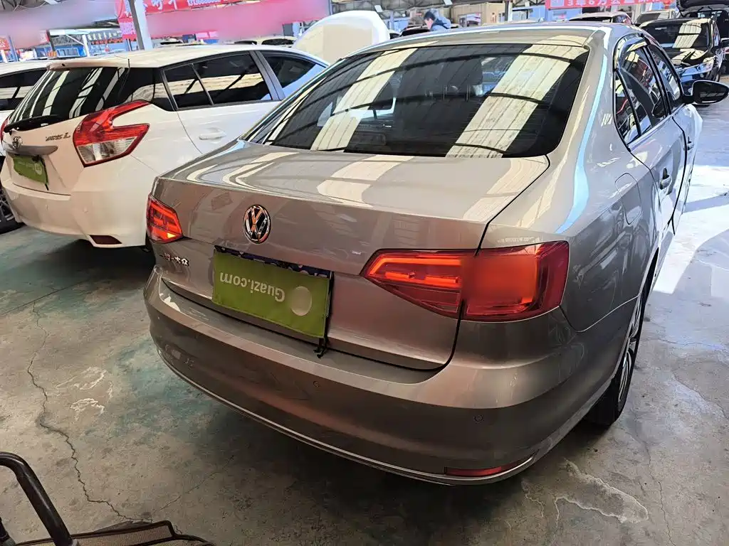 Volkswagen Sagitar 2017