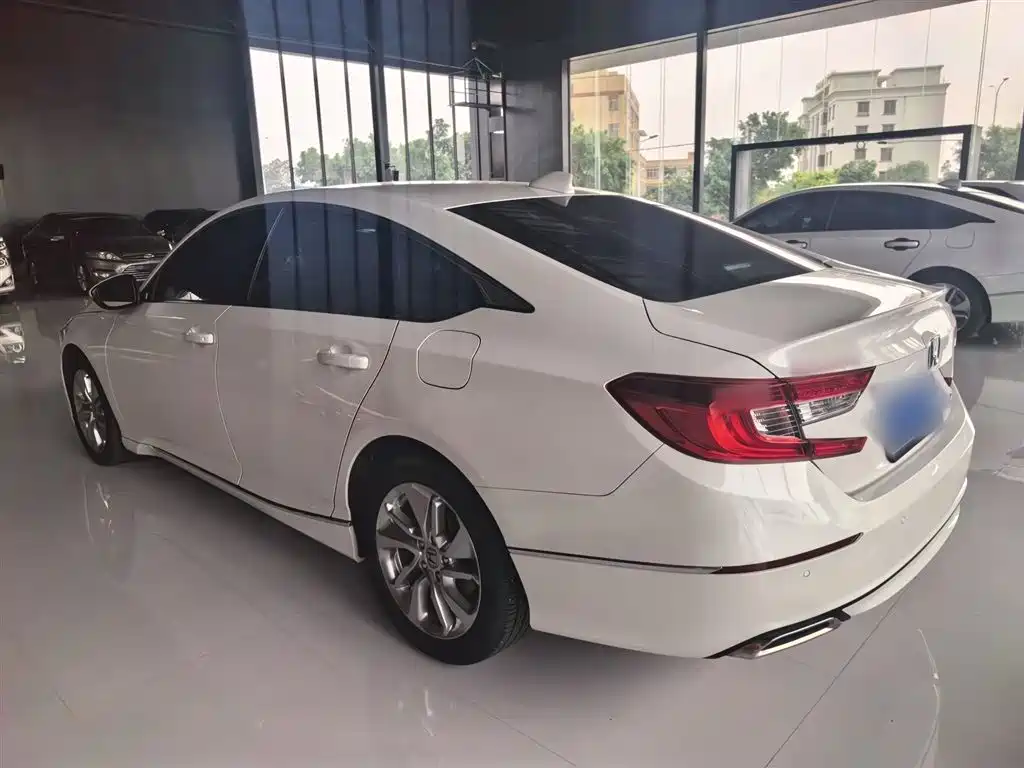 Honda Accord 2019 — фото 7