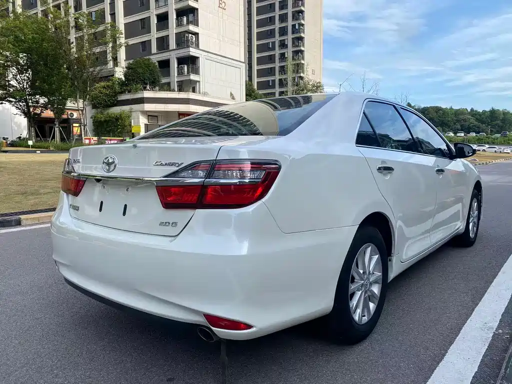Toyota Camry 2017 — фото 9