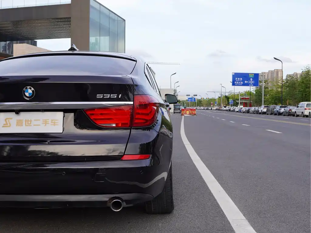 BMW 5 Series GT 2013 — фото 27