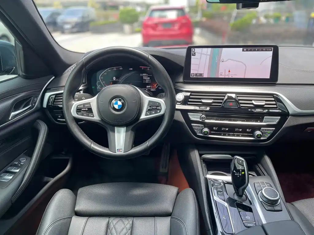BMW 5 Series 2023 — фото 13