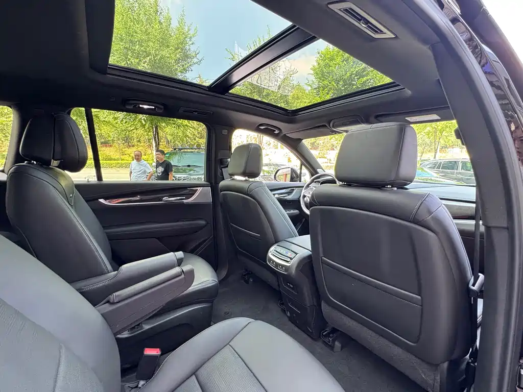 Cadillac XT6 2025 — фото 18