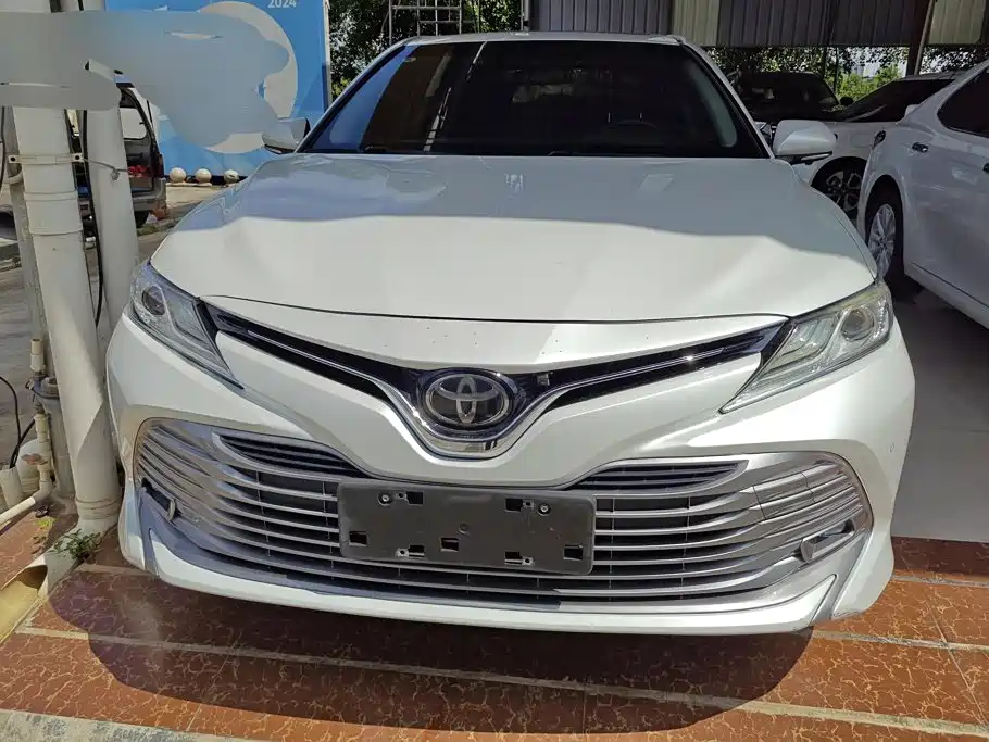 Toyota Camry 2019 — фото 2