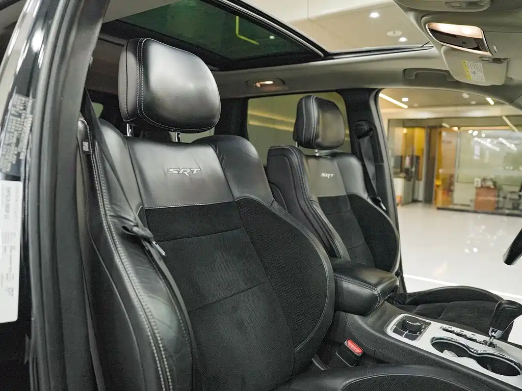 Jeep Grand Cherokee SRT 2012 — фото 19