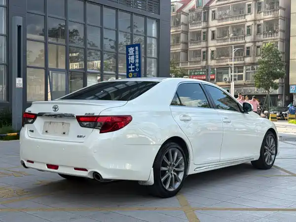 Toyota Reiz 2015