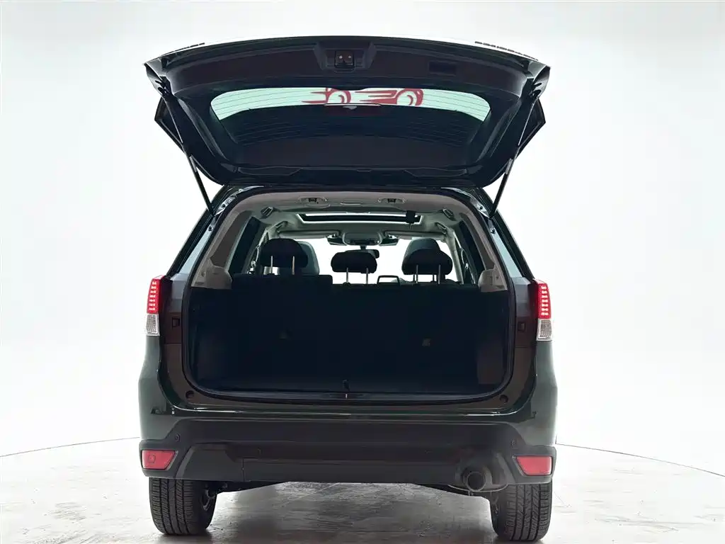 Subaru Forester 2022 — фото 8