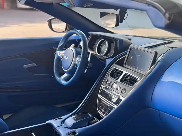 Aston Martin DB11 2018