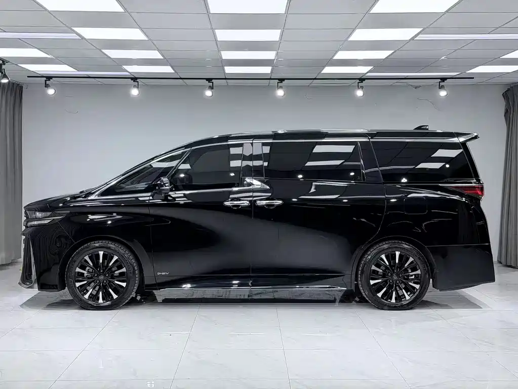 Toyota Vellfire 2024 — фото 3