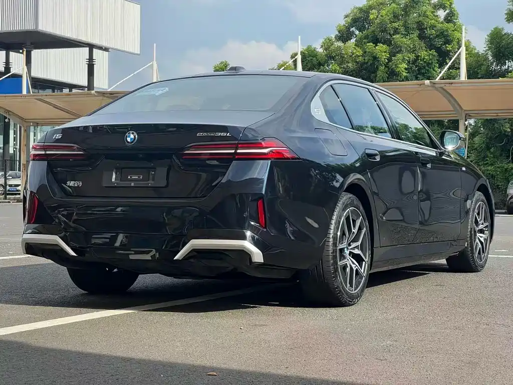 BMW i5 2025 — фото 9
