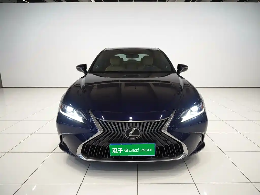 Lexus ES 2020