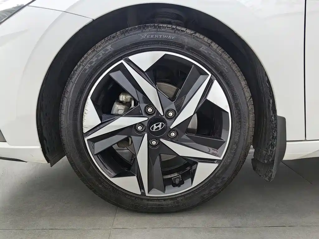 Hyundai Elantra 2021 — фото 17