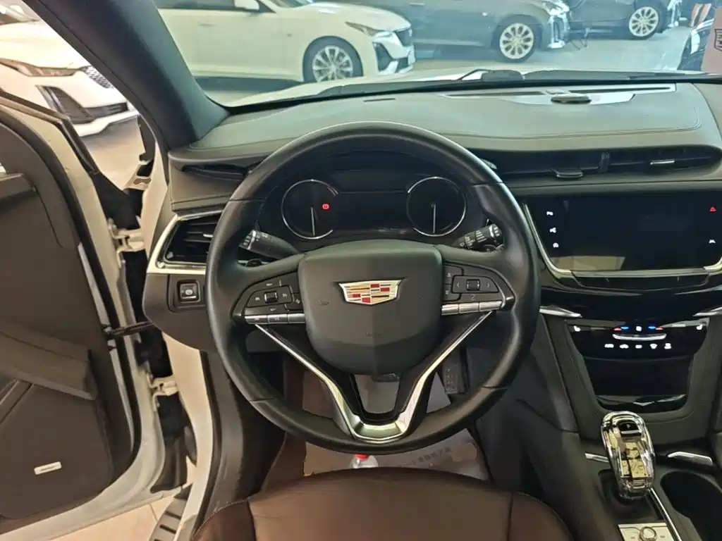Cadillac XT6 2020 — фото 11