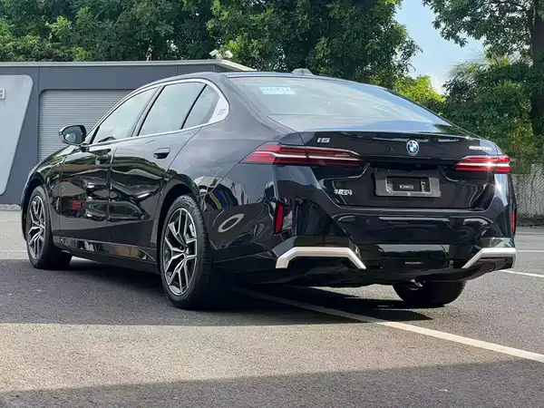 BMW i5 2025