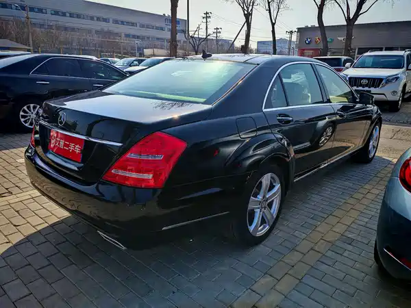 Mercedes-Benz S-Class 2012