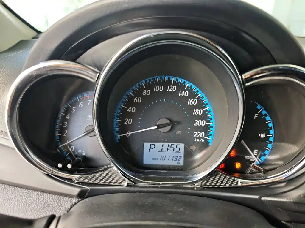 Toyota Yaris L 2018 — фото 12