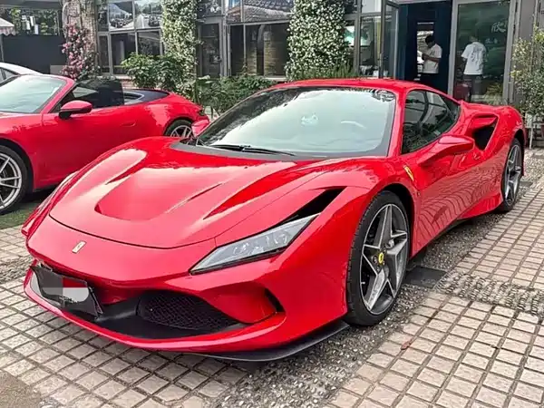 Ferrari F8 2022