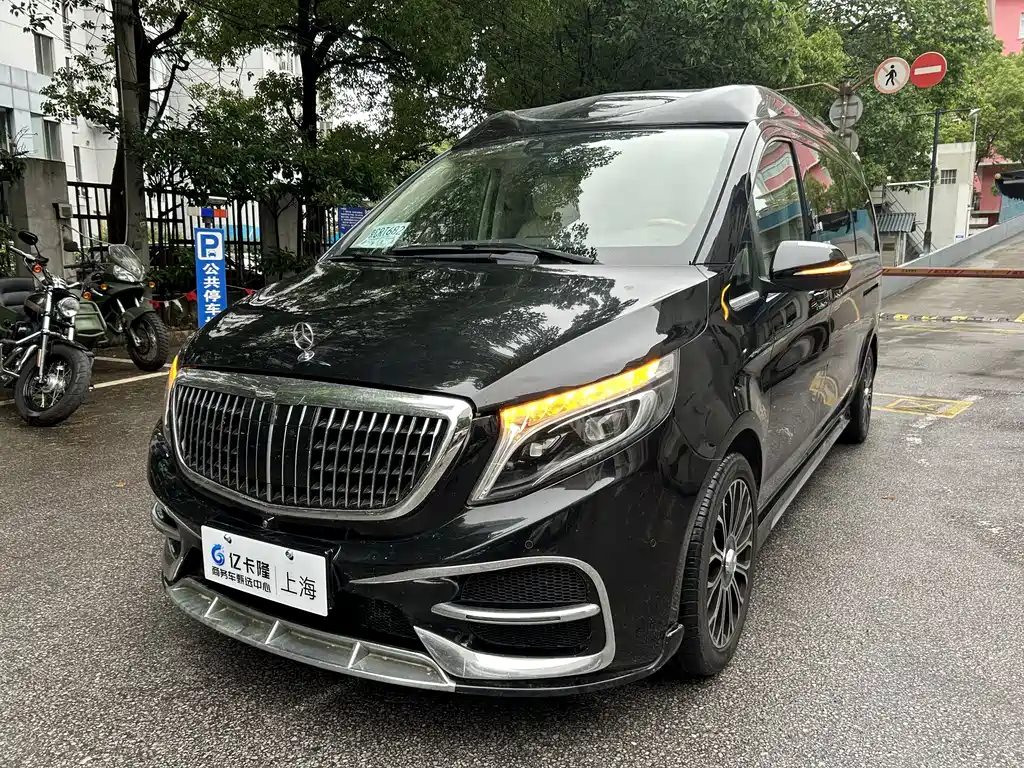 Mercedes-Benz V-Class 2021 — фото 1