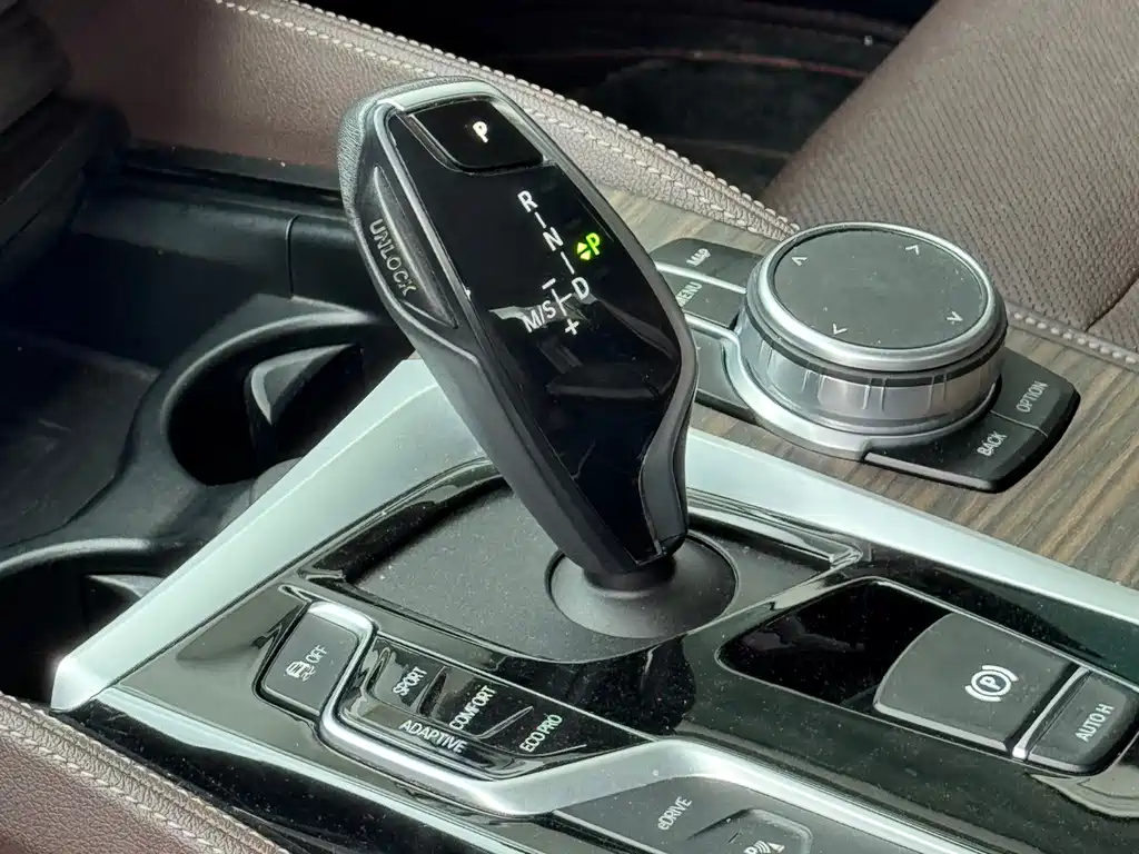 BMW 5 Series New Energy 2020 — фото 10