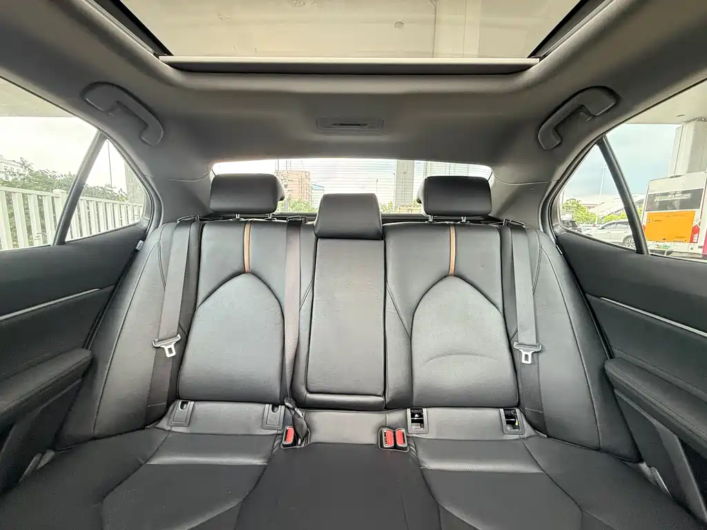 Toyota Camry 2021 — фото 11