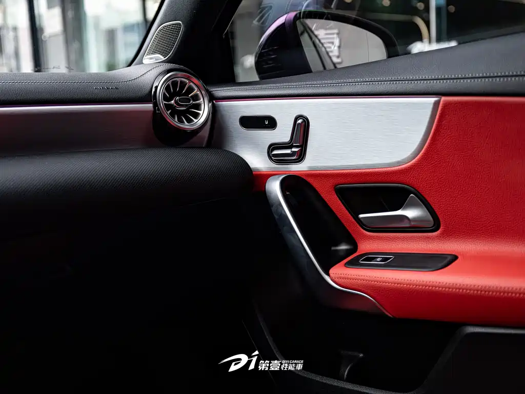 Mercedes-Benz A-Class AMG 2025 — фото 11