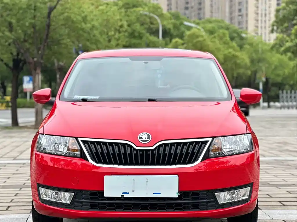 Skoda Rapid Spaceback 2017 — фото 2