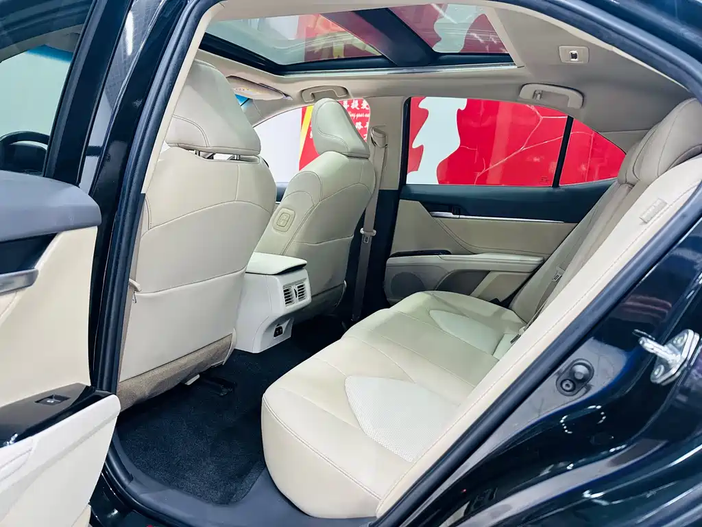 Toyota Camry 2019 — фото 6