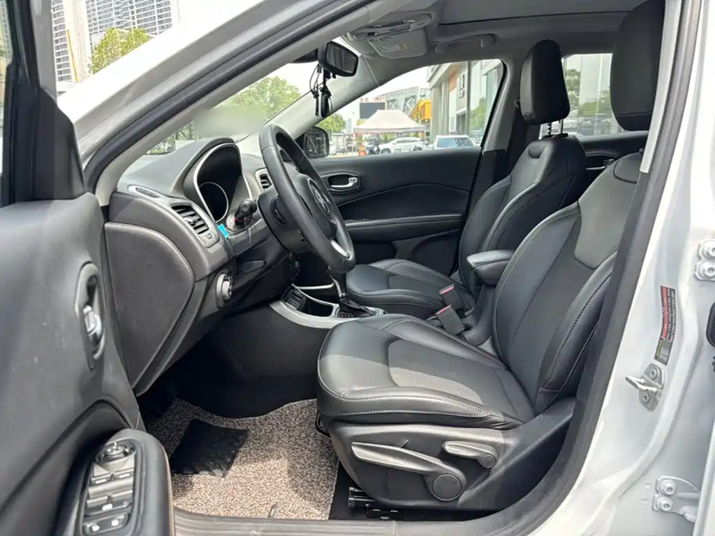 Jeep Compass 2020 — фото 15