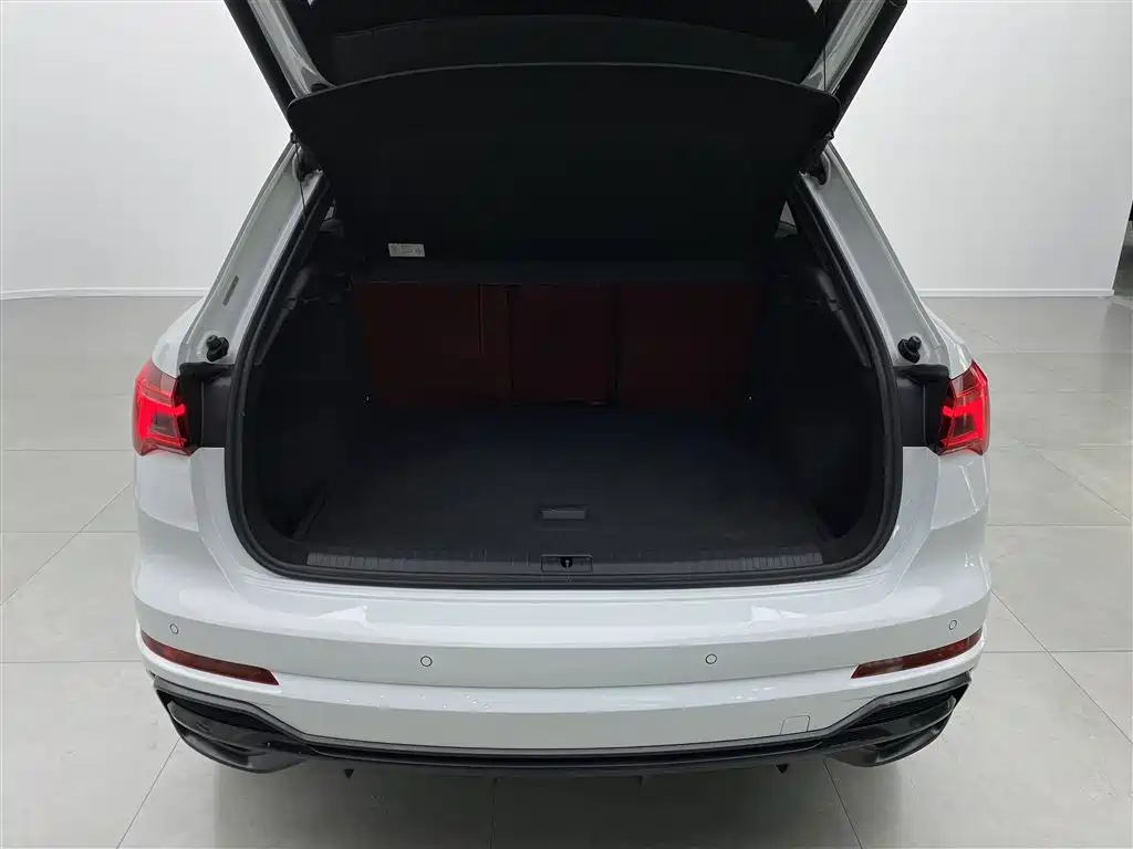 Audi Q3 2021 — фото 28