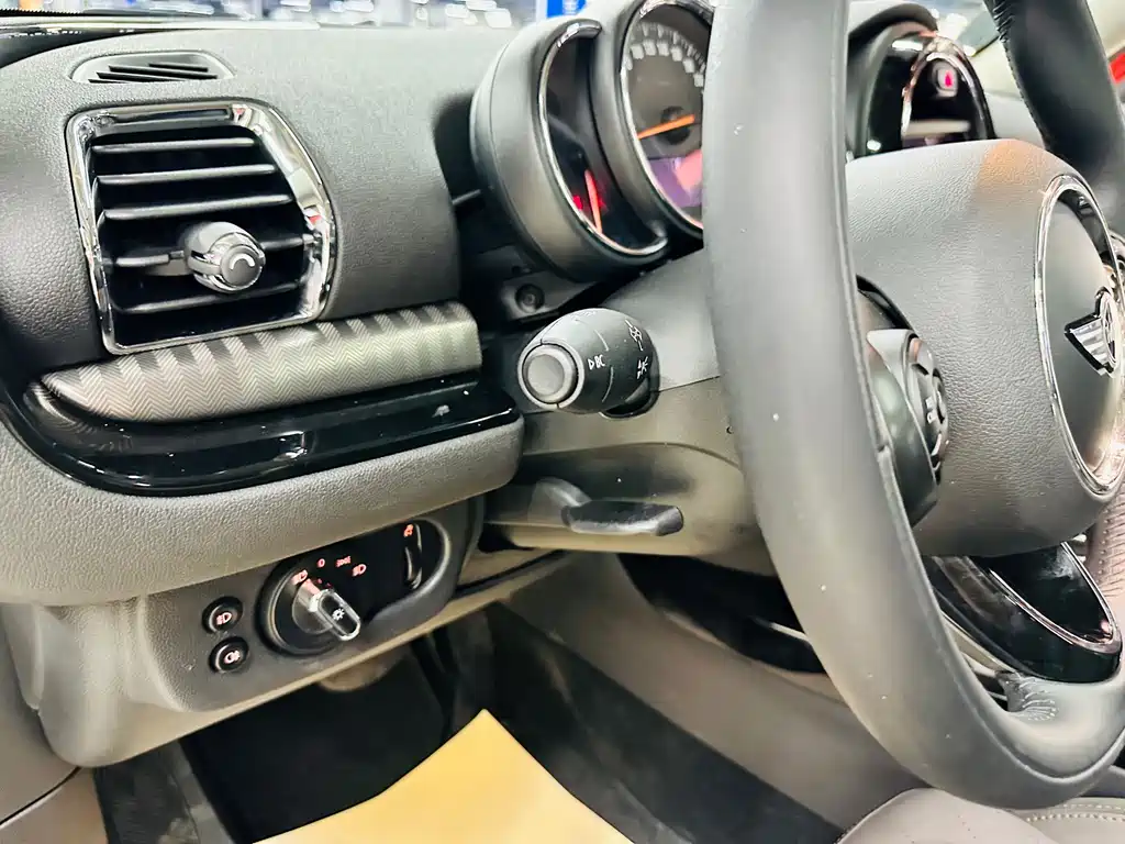 MINI Clubman 2018 — фото 35