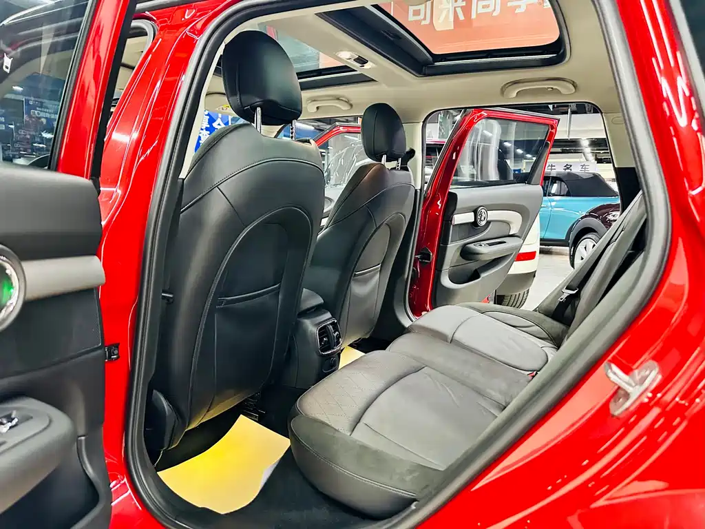 MINI Clubman 2018 — фото 20