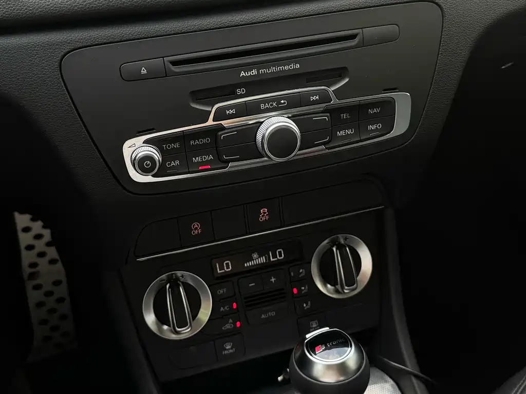 Audi Q3 2014 — фото 12