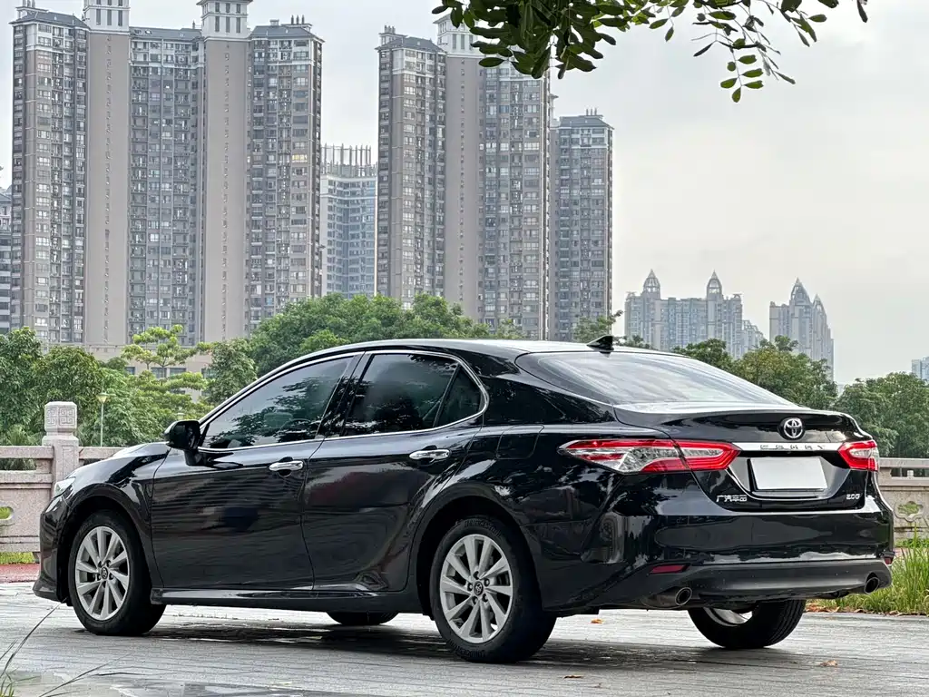 Toyota Camry 2022 — фото 6