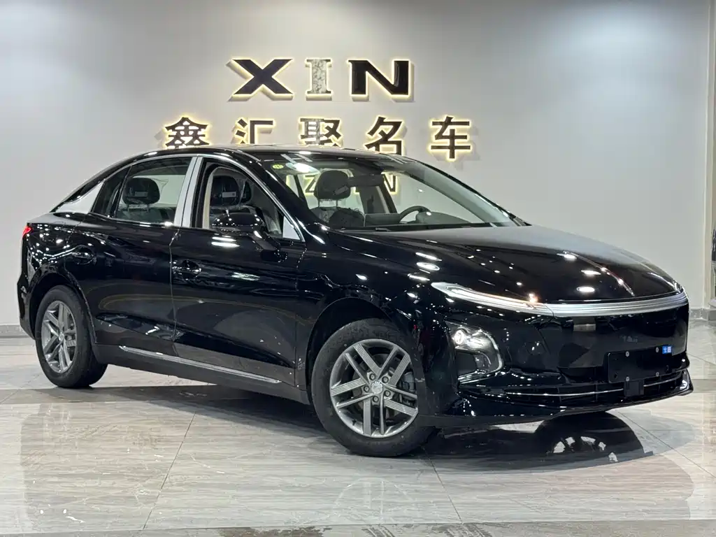 Hongqi E-QM5 — фото 3