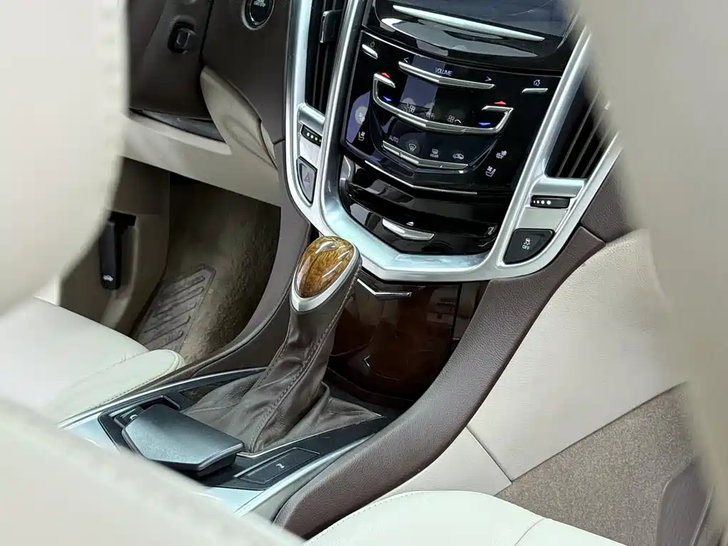 Cadillac SRX 2016 — фото 9