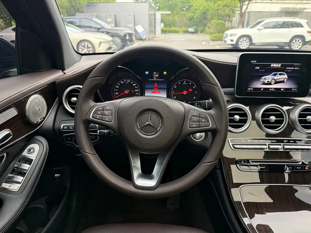 Mercedes-Benz GLC 2018 — фото 19
