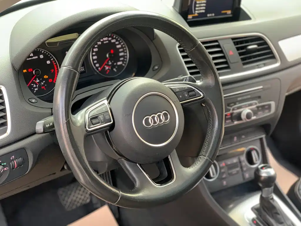 Audi Q3 2017 — фото 15