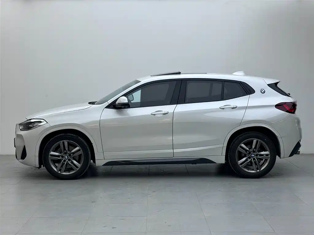 BMW X2 2022 — фото 3