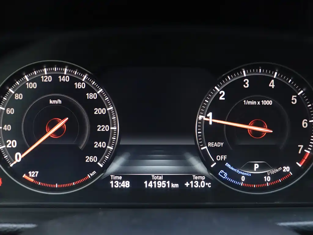 BMW 3 Series 2018 — фото 20