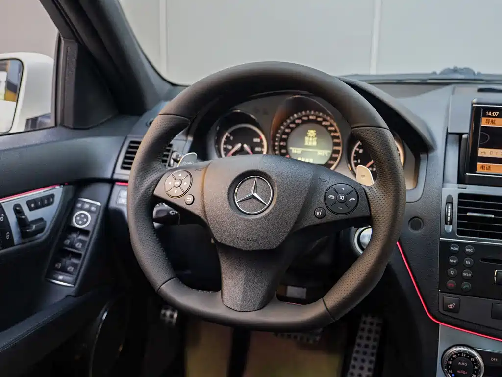 Mercedes-Benz C-Class AMG 2011 — фото 9