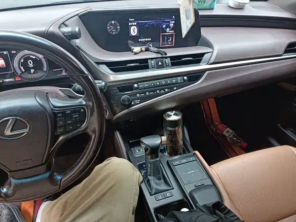 Lexus ES 2019