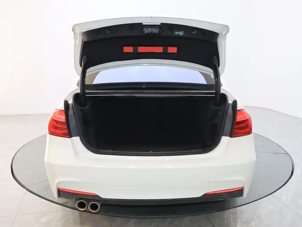 BMW 3 Series 2018 — фото 15