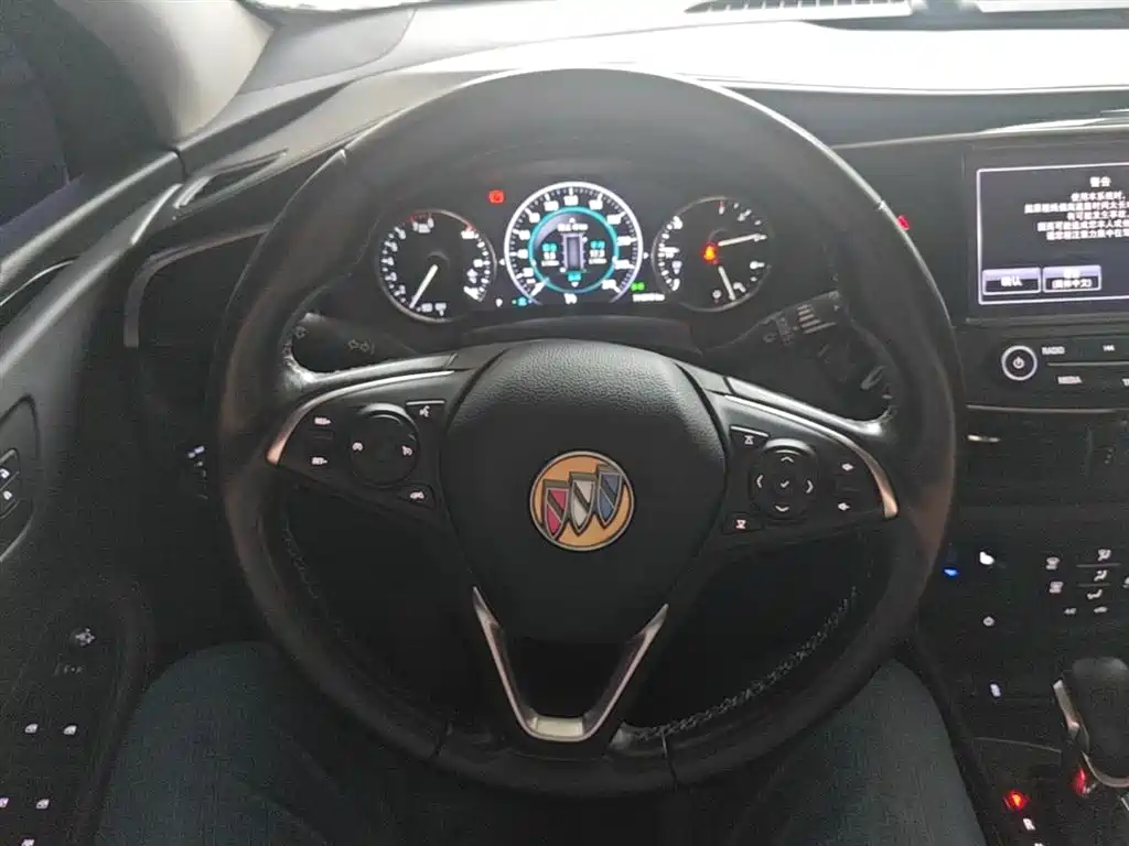 Buick Envision Plus 2017 — фото 11