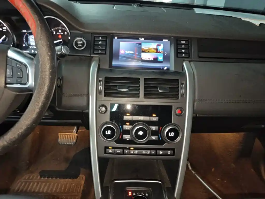 Land Rover Discovery Sport 2017 — фото 13