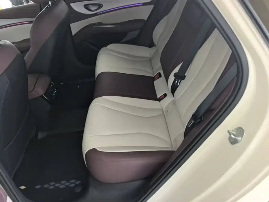 BYD Seal 07 DM-i 2025 — фото 17