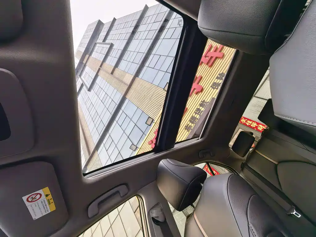 Toyota Camry 2023 — фото 26
