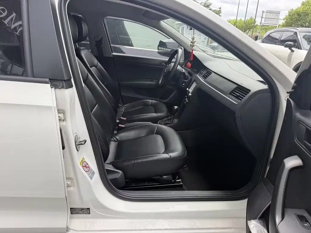 Volkswagen Santana 2013